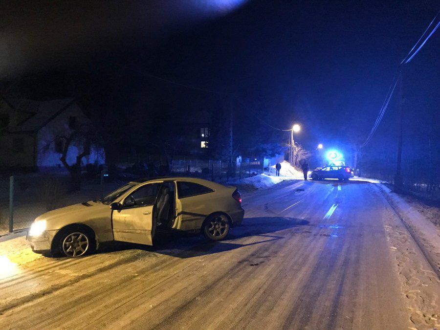 Pod Krakowem policja ścigała mercedesa. Padły strzały