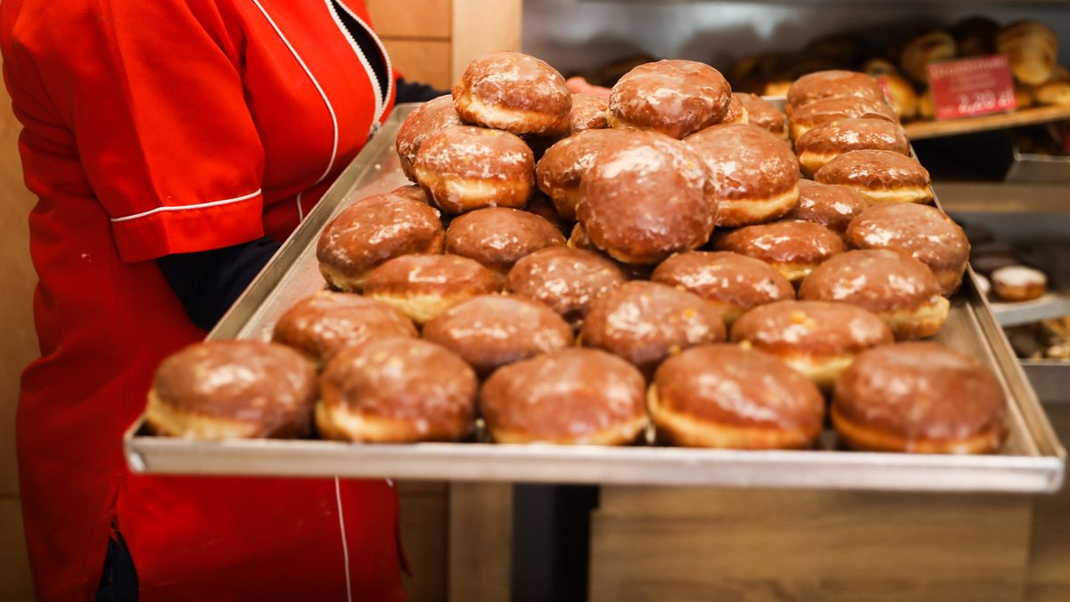 Tylko w tłusty czwartek Polacy zjadają co roku ponad 100 mln pączków.