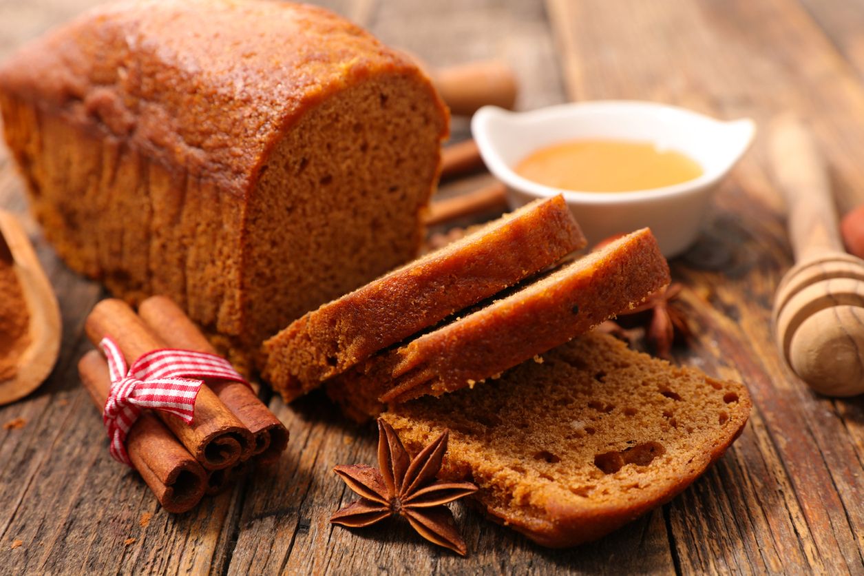 Na tydzień przed świętami wyjmujemy ciasto z chłodnego miejsca i zaczynamy pieczenie.