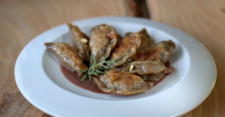 Pierogi z farszem z dzika w grzybowym cieście