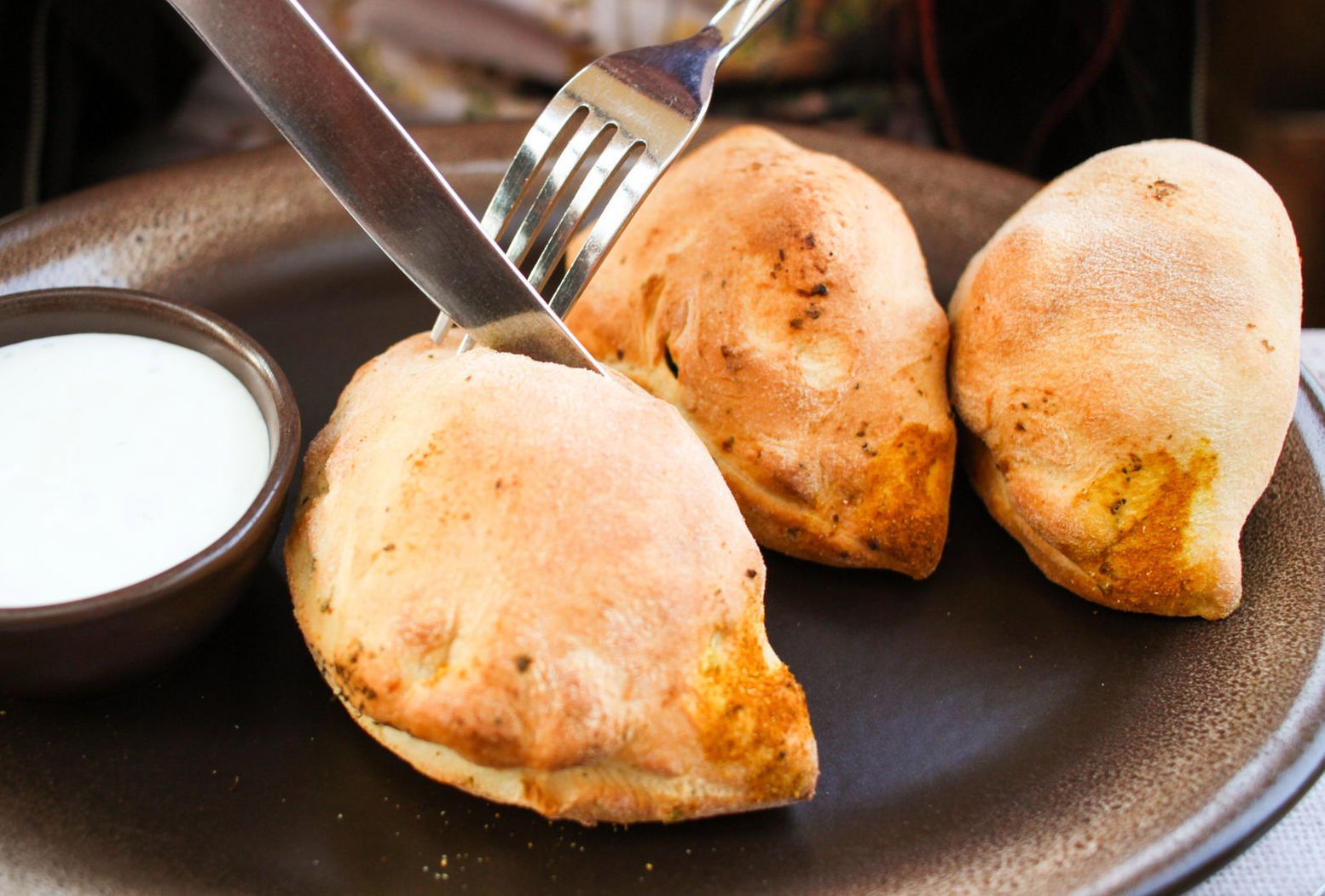Pieczone pierogi z kurkami i cebulką