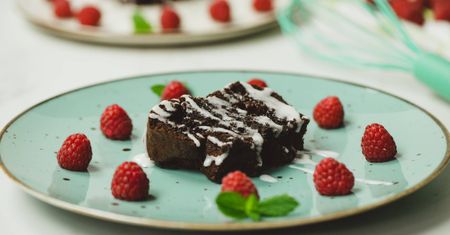 Czekoladowa babka z malinami z blendera