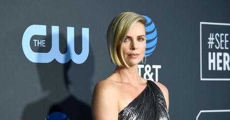 Charlize Theron na zdjęciu sprzed lat. Nie do poznania