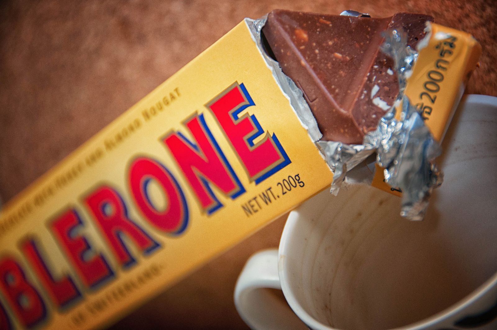 Kultowy batonik Toblerone wraca do starego kształtu. Producenci przegrali z łasuchami