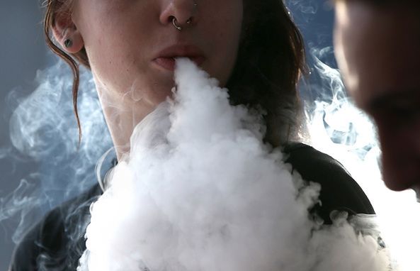 Śmiertelnie niebezpieczne e-papierosy z narkotykami w Polsce