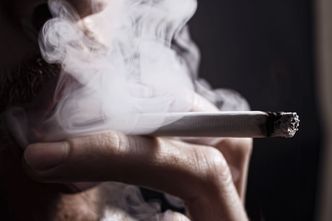 Grecja zaostrza walkę z paleniem papierosów. Koniec z martwym przepisem