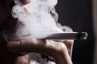 CBOS: coraz mniej Polaków pali