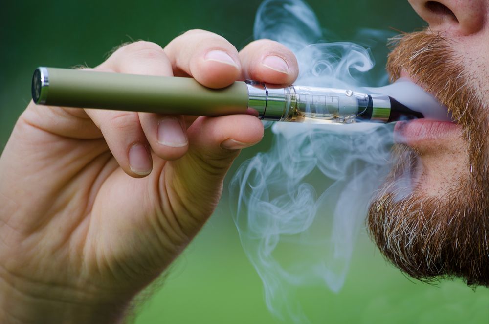 Nowe badania: płyny do e-papierosów niszczą płuca
