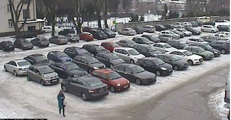 Rząd aut zablokowanych na parkingu w Wejherowie. "Głupota"