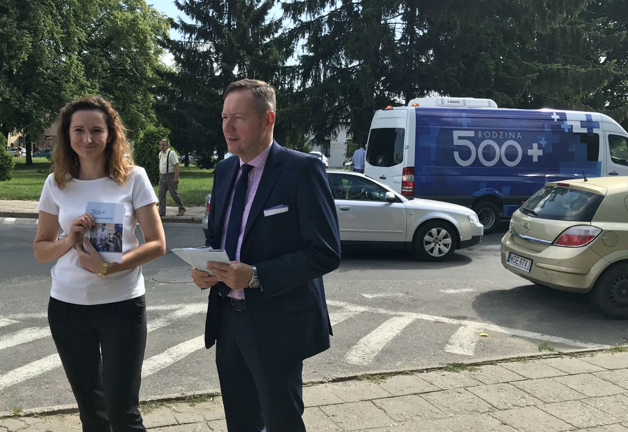 Pojechaliśmy w trasę z busem 500+. Sierpc walczy o setkę urodzin