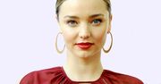 LOOK OF THE DAY: Miranda Kerr stawia na kolor bordowy