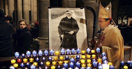 Francja pożegnała ojca Piotra - opiekuna bezdomnych