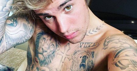 Justin Bieber zaskoczył nowym wizerunkiem. Nie ma ani jednego tatuażu. Pokazał, jak je usunął