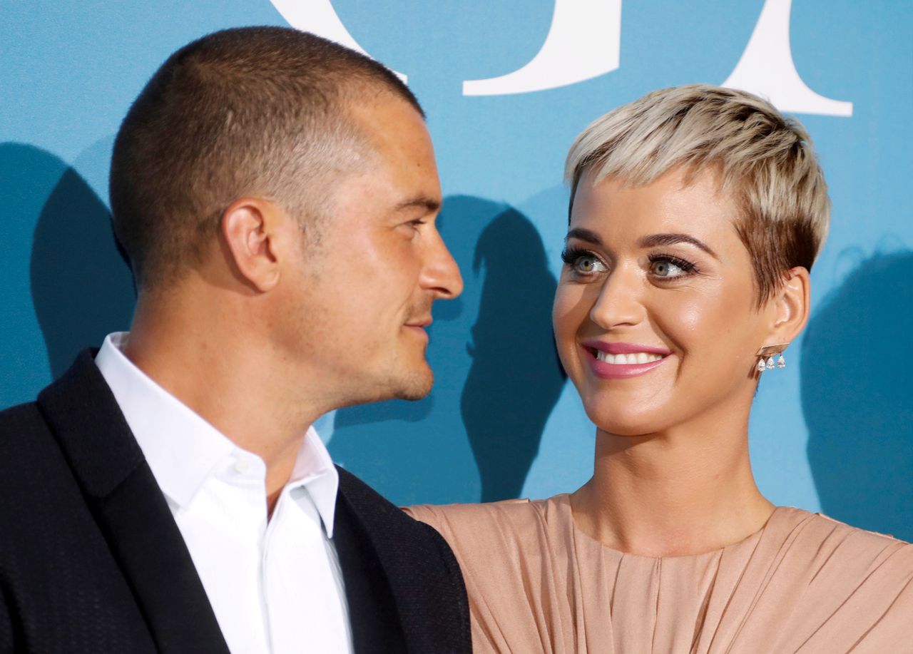 Katy Perry pokazała pierścionek zaręczynowy. Orlando Bloom ma gest