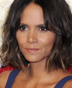 Jedna z najseksowniejszych kobiet świata dostała kosza. Młodszy partner zostawił Halle Berry