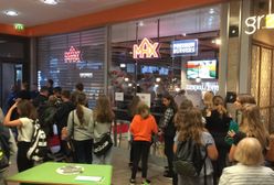 Nowa sieć burgerów w Polsce. Klienci czekali na otwarcie drzwi [NASZA RELACJA]