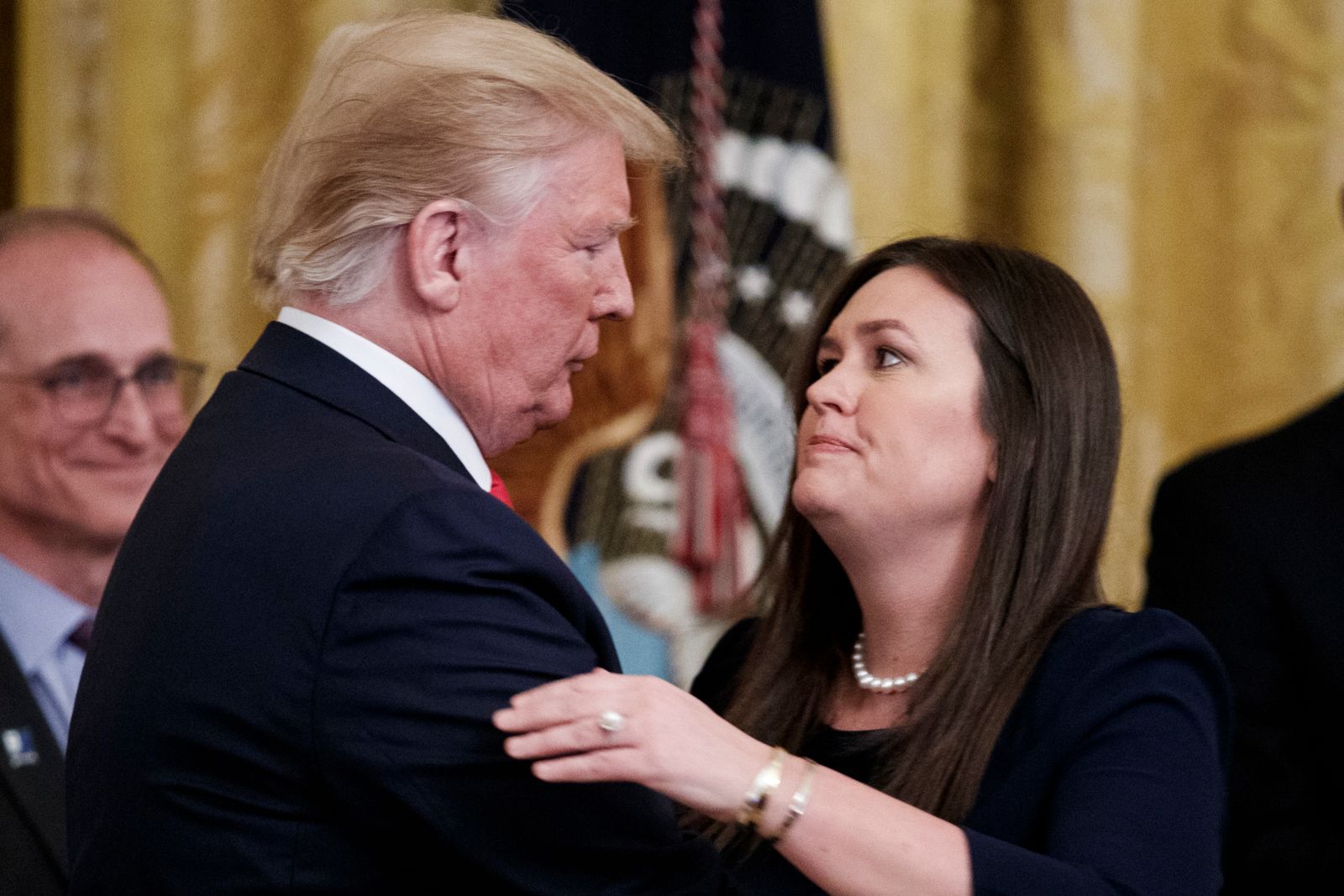Prezydent Donald Trump i jego rzeczniczka Sarah Sanders