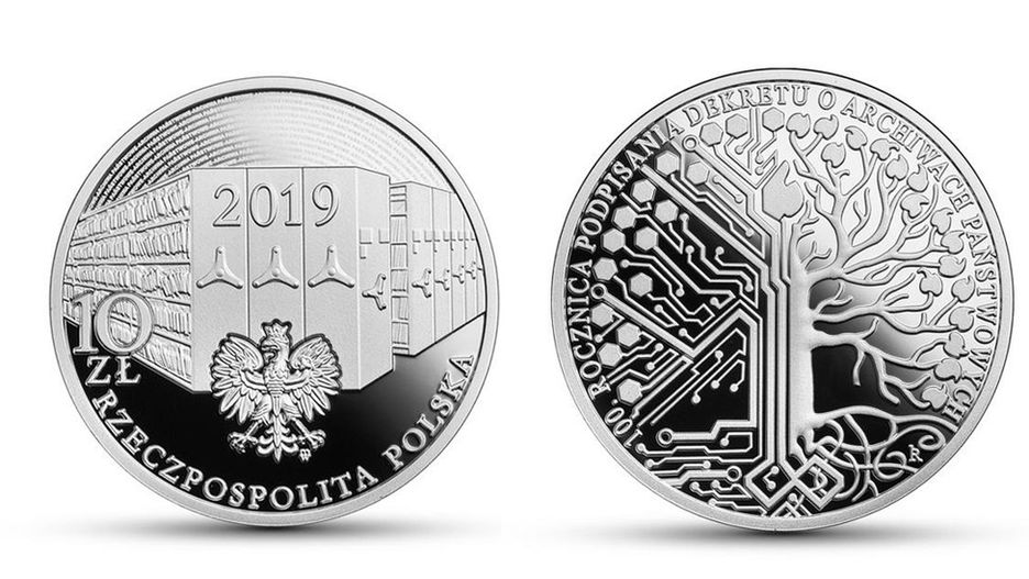 Centralną część monety wypełnia wizerunek drzewa, którego prawa część ma charakter tradycyjny, a lewa nawiązuje do świata technologii cyfrowej. 