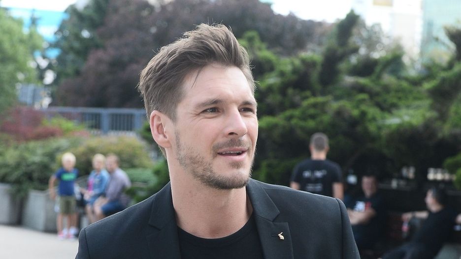 Mikołaj Roznerski broni nowej aktorki "M jak miłość"