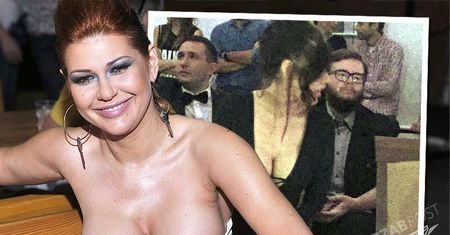 Takiej Iwony Węgrowskiej mieliśmy już nie widzieć. Na pokazie mody piersi odegrały główną rolę. Sukienka jak z pamiętnej imprezy MTV