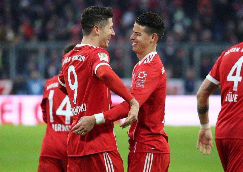 James Rodriguez i Robert Lewandowski – obaj piłkarze grają w Bayern Monachium