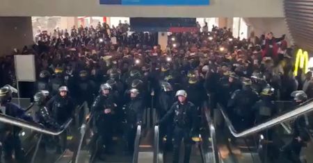 Imigranci okupowali lotnisko w Paryżu. "Francja nie dla Francuzów!"