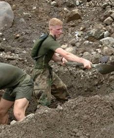 Brak oznak życia na miejscu zasypanej szkoły