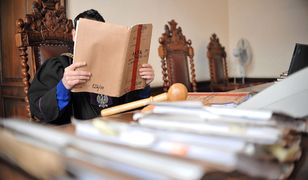 Staruszka prowadziła nielegalną działalność bankową. Klienci stracili ponad 2 mln zł. Ruszył proces