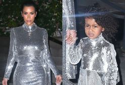 Kim Kardashian z córką w identycznych kreacjach!
