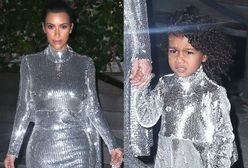 Kim Kardashian z córką w identycznych kreacjach!