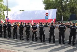 Monika Olejnik śmieje się ze "spacerowiczów" Błaszczaka