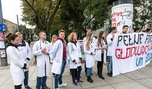 Lekarze rezydenci zawiesili strajk. Z protestującymi spotka się premier Szydło