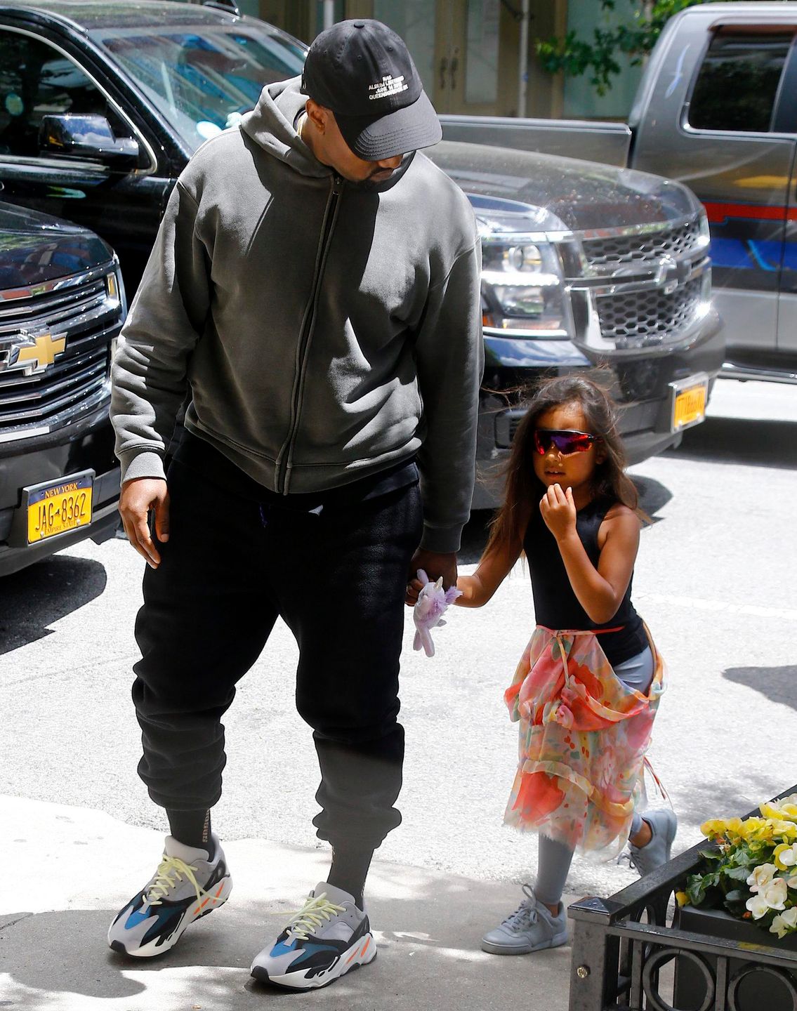 Kim Kardashian i Kanye West z North i Saintem na zakupach