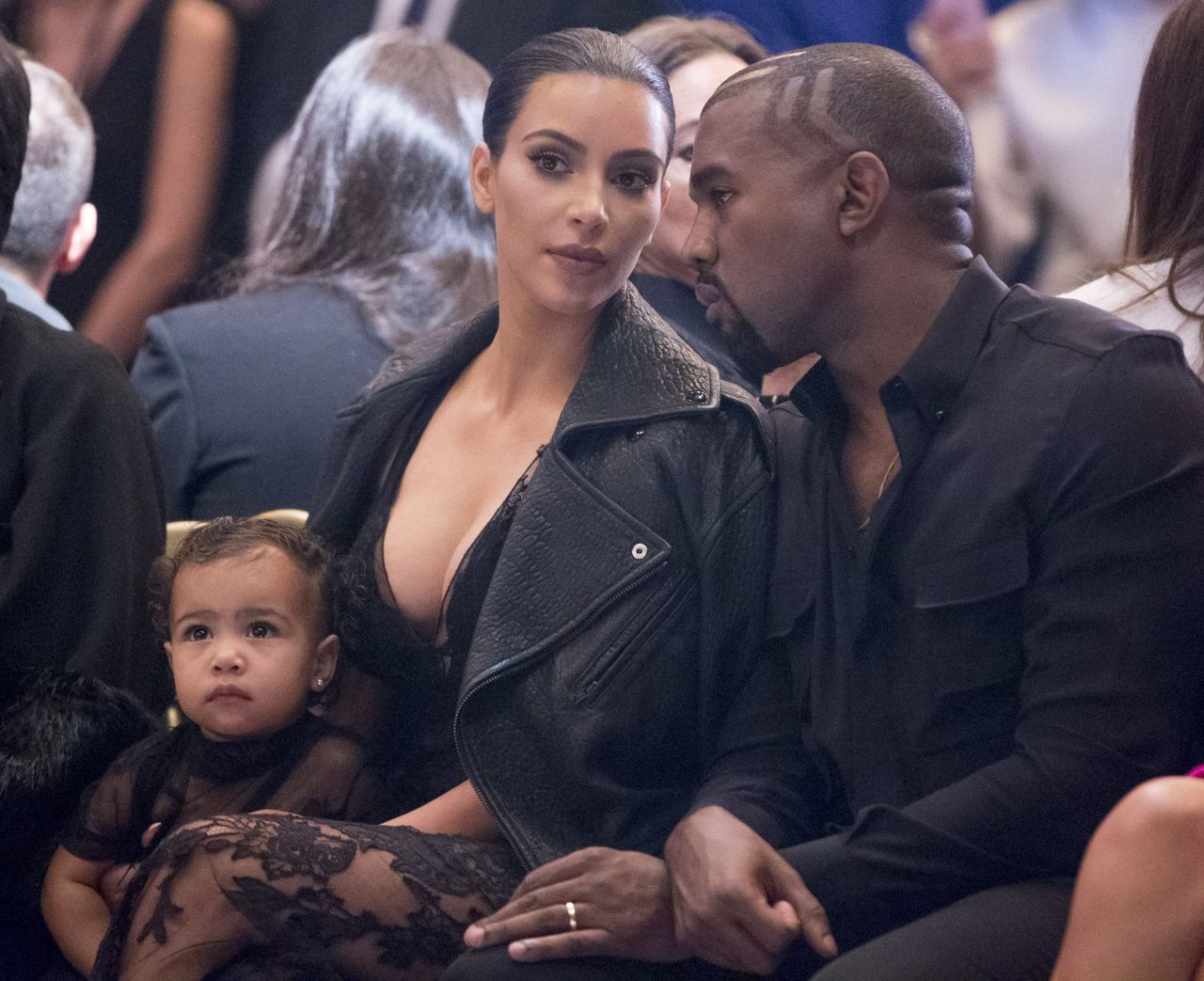 Kim Kardashian, Kanye West i North na pokazie mody