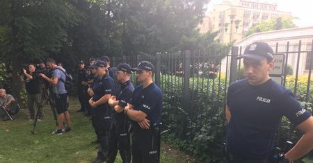Ustawa o SN w Senacie. Na ulicach protesty, w oknie parlamentarzyści
