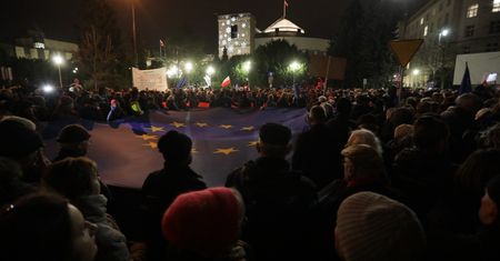 Sejm. Protest przeciwko projektowi PiS ws. sędziów