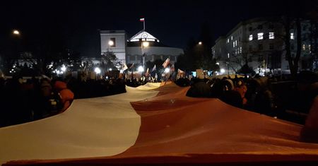 Najnowszy sondaż. Poparcie dla PiS rośnie, dla Platformy spada