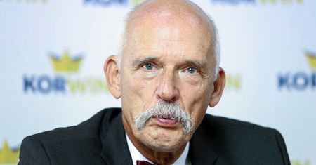 Korwin-Mikke cytuje wulgarny wpis o rolnikach. "Osobiście napluję im w gęby"