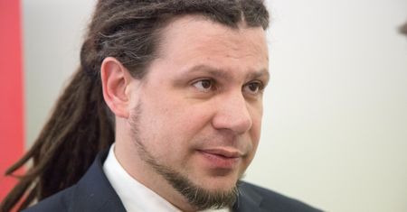 Łukasz Szeliga: problemu nie załatwi 500 zł. Skończmy z orzeczeniami na łupież
