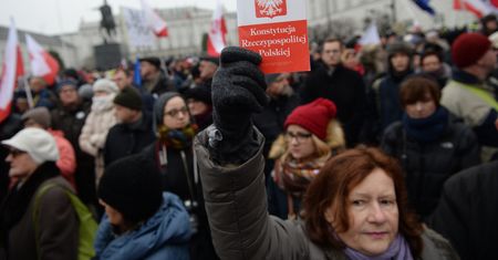 Olbrzymie manifestacje w Warszawie. "Obronimy demokrację"