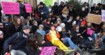 Stosunek do aborcji.  Wszystko zależy od tego, czy dotyczy bliskiej osoby