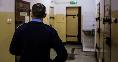 Pilna narada w ministerstwie. Protest w więzieniach, brakuje ludzi do pilnowania bandytów