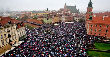 PiS zaostrzy przepisy dot. aborcji? Czekają na właściwy moment