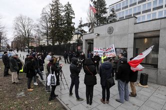 Protest rolników przed ambasadą USA w Warszawie. Nie chcą amerykańskiej wołowiny