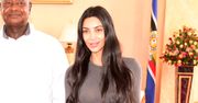 "Naturalna" Kim Kardashian odwiedziła prezydenta Ugandy. Wyglądała na chorą