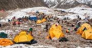 Mount Everest niczym wysypisko śmieci. Niechlubna pamiątka po wspinaczach
