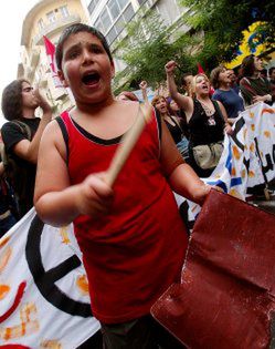 W Salonikach demonstrowały tysiące osób