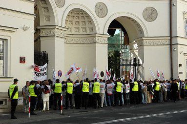 Protest śląskich związkowców przed resortem zdrowia