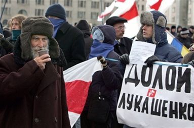 Trwa protest na Placu Październikowym w Mińsku