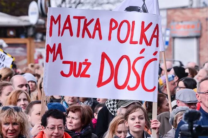 Czarny Piątek. Kobiety znów wychodzą na ulice